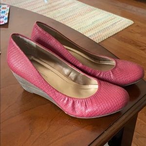 BCBG closed toe wedges